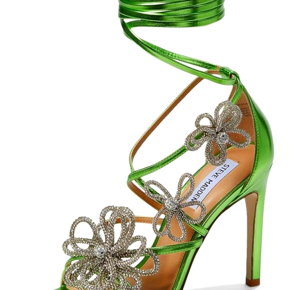 Unleashed Flower by Steve Madden NWOT/BOX